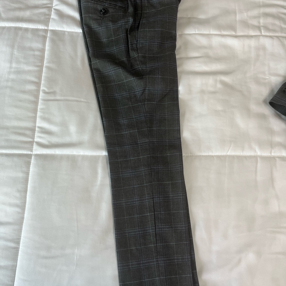 👔  In excellent condition. Like new! Good option for the next Holly Days! 🧣🎉